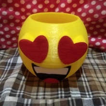 emoji pot love flowerpot 3d print model - Mito3D