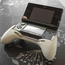 ergonomic grip 3ds v2 original ds lite game ergonomics nintendo gamepad portable handheld console peripherals accessory comfort nds 3d print model - Mito3D