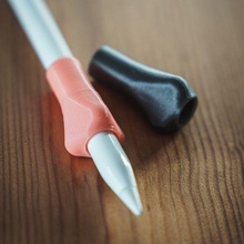 ergonomico presa Mela matita 1st generazione penne 9cm diametro gadget Astuccio guaina 3d print model - Mito3D
