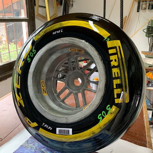 f1 Pirelli pzero Sanat Çek sinturato formül 1 yarış arabalar 3D print model - Mito3D