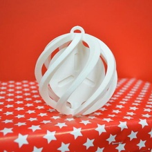 fabshop girando a bola de natal casa 3d print model - Mito3D