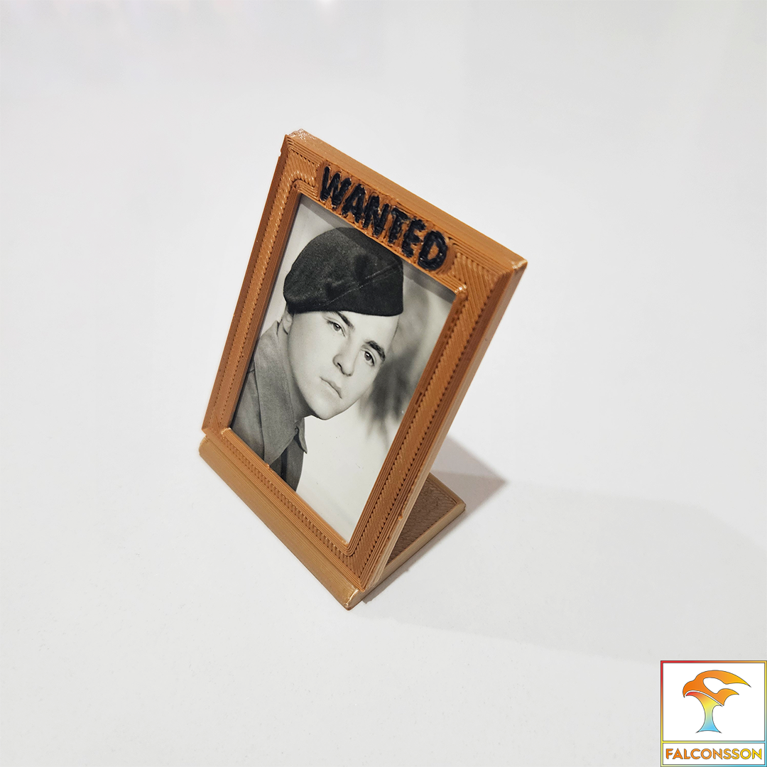 falconsson - wanted desktop photoframe 3D print model - Mito3D