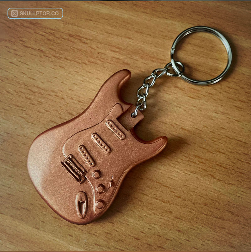 fender stratocaster keychain llavero guitar guitarra music rock guitarplayer 3D print model - Mito3D