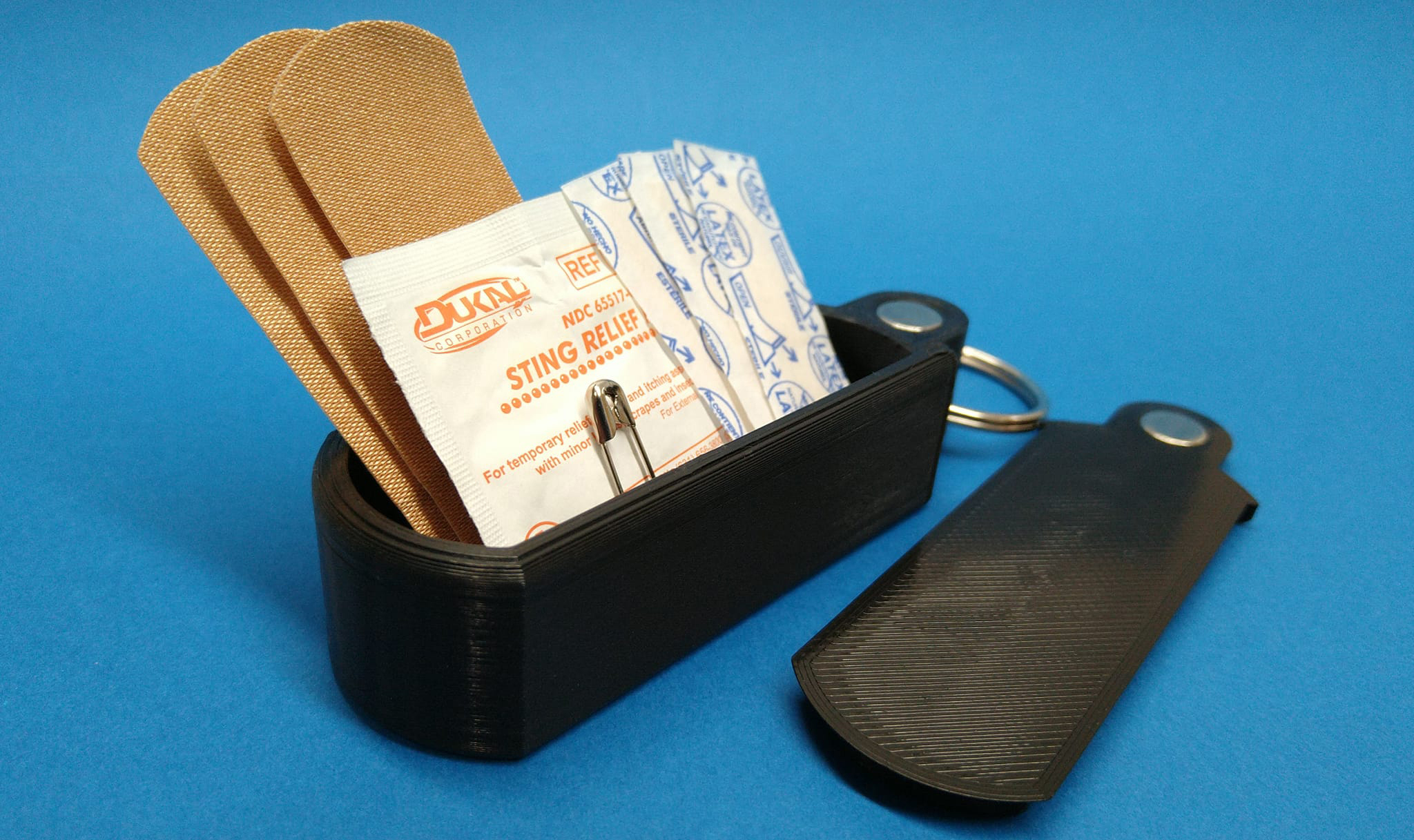 Hilfe Kit Schlüsselbund Box band aid Notfall edc Fall Mantel Mini 3D print model - Mito3D