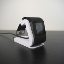 fitbit surge desktop stand vari attivo cavo di carica il caricabatterie la ricarica fitness smart smartwatch usb 3d print model - Mito3D