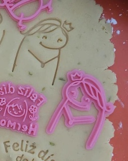 femme reine couronne biscuit timbre tasse gâteau coupeur joint biscuits boulangerie boutique cuisinier modèles 3d print model - Mito3D
