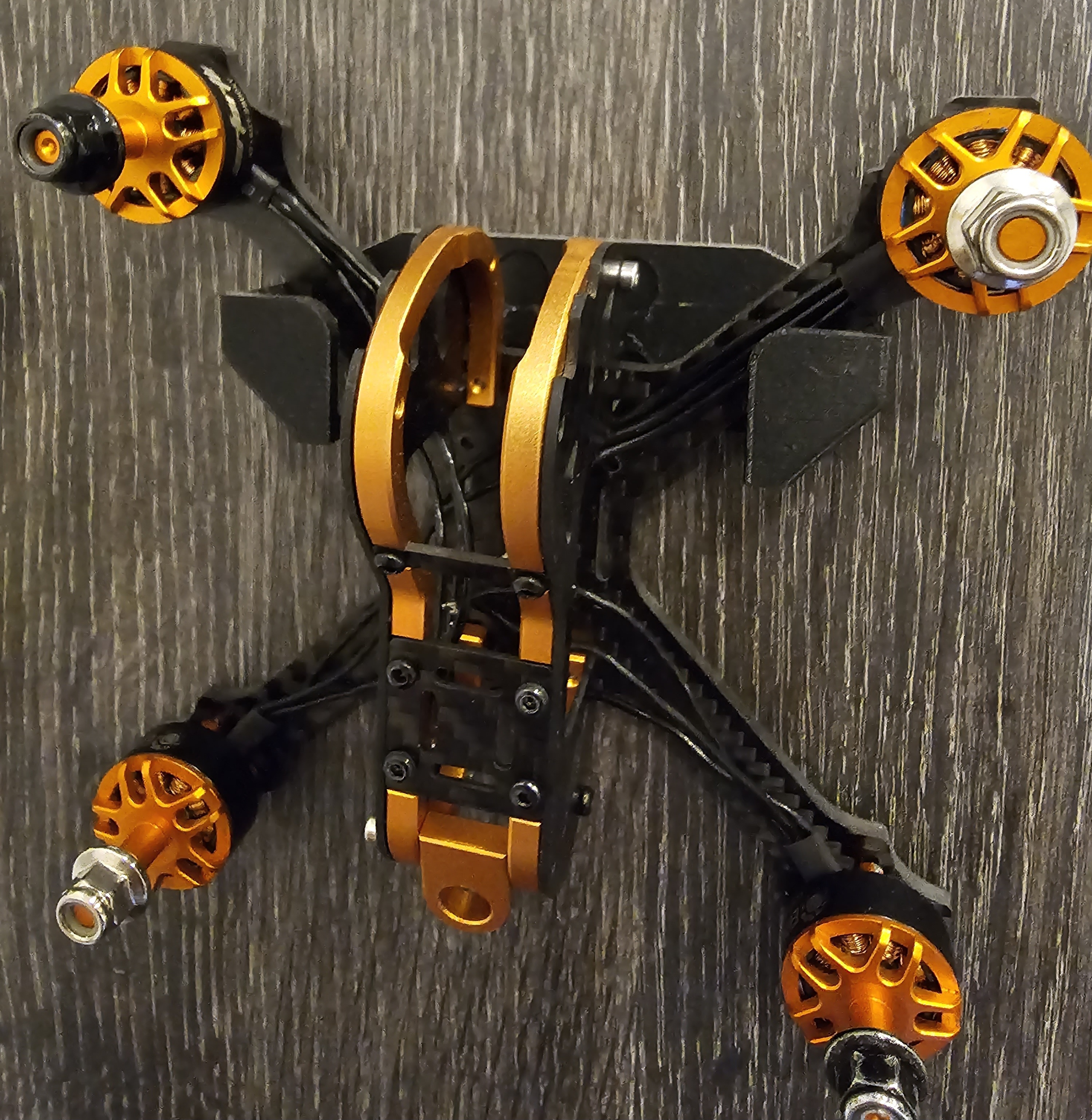 fpv drone parete montare titolare supporto 3D print model - Mito3D