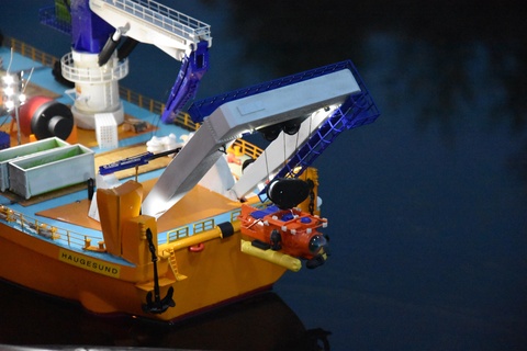 cuadro tipo grua Embarcacion modelo 1 75 barco rc costa afuera buque 3d print model - Mito3D