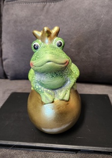 frog prince king animals fairy tale ball 3d print model - Mito3D