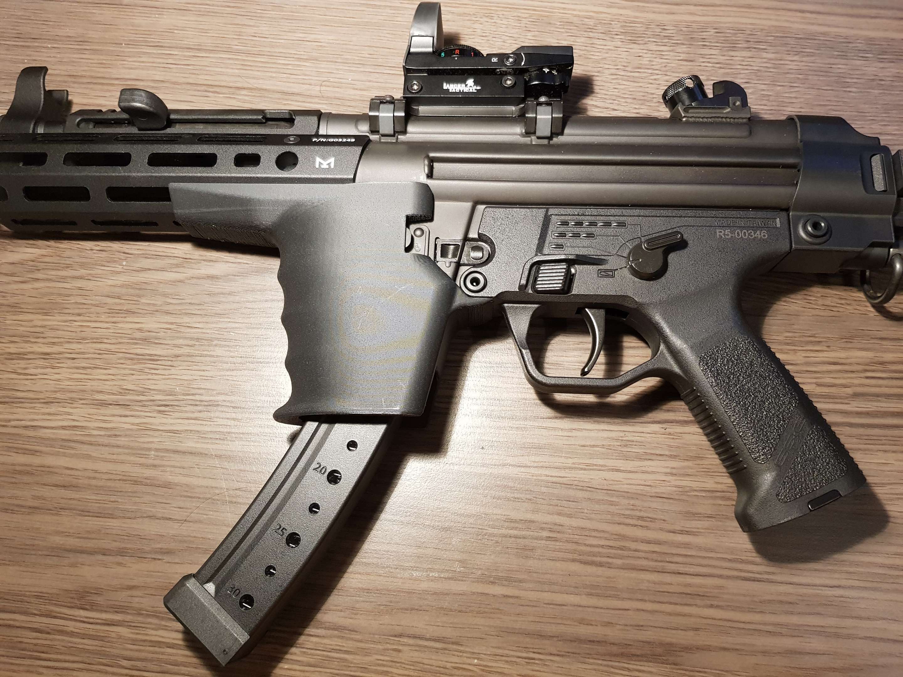 g tgm r5 Come mp5 magwell presa gioco airsoft replica foregrip pistola mitragliatrice smg 3D print model - Mito3D