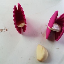 garlic peeler gadget cutting knife tool toy 3d print model - Mito3D