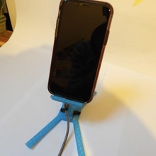 geométrico phone cobrando escrivaninha ficar pé gadget escritório andróide Iphone carregador arrumado 3d print model - Mito3D