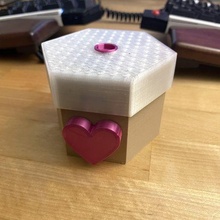 regalo scatola bloccaggio meccanismo gadget primavera caricato 3d print model - Mito3D