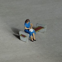 fille attendait le train divers jeune miniature h0 3d print model - Mito3D