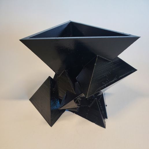 defectuoso Bethesda florero falla Vaçe escritorio ornamento caer estúpido absurdo geométrico agudo afilado taza soporte cepillo decorativo juego azar 3D print model - Mito3D