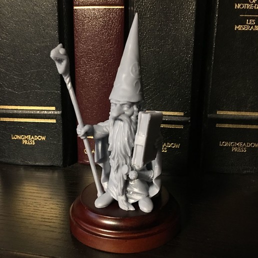 gnomo procedura guidata gnomi giardino dnd esploratore Dungeons and Dragons mago magicuser Magia sillabare Libro degli incantesimi miniatura custode' 3D print model - Mito3D