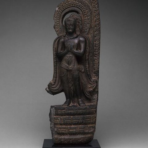 god vishnus mount garuda standing hands gesture adoration anjalimudra 11th century earlier art scans replicas 3D print model - Mito3D