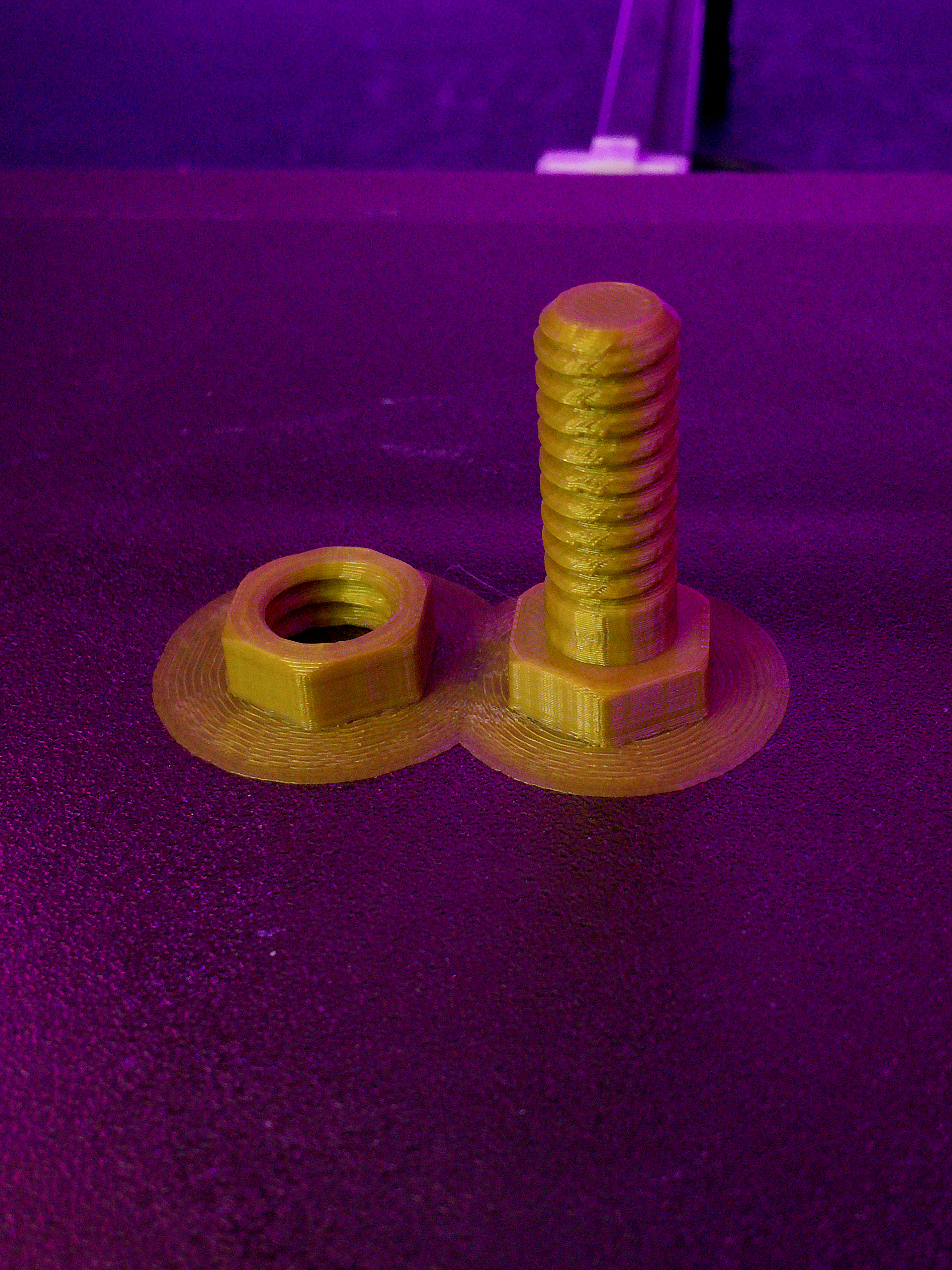 dourado parafuso bugiganga noz brinquedo brinquedos anti stress 3D print model - Mito3D