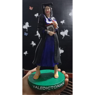 mezuniyet kız 1 graduate convocation valedictorian ödül ceremony okul birincisi toplantı kişi insan şekil karakter insanlar tören kolej mezun mezunlar şap topper hediye kadın Kadın KADIN 3d print model - Mito3D