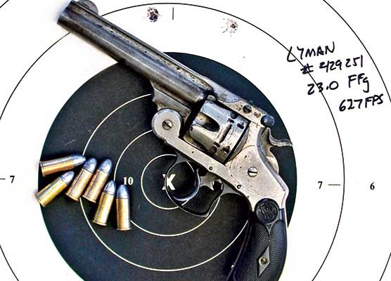 presa fabbro wesson russo 44 cal maniglie revolver puledro armi mantello toro arma pistola stl 3d 3d print model - Mito3D