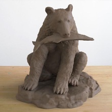 grizzly Bär Fisch Kunst tragen Tier statue Lachs Braun Natur 3d print model - Mito3D