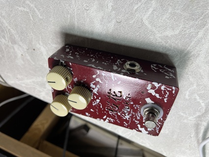 guitarra pedal diseño caso funda carga pedales efector sobremarcha distorsión música Japón primavera sakura kanji 3d print model - Mito3D