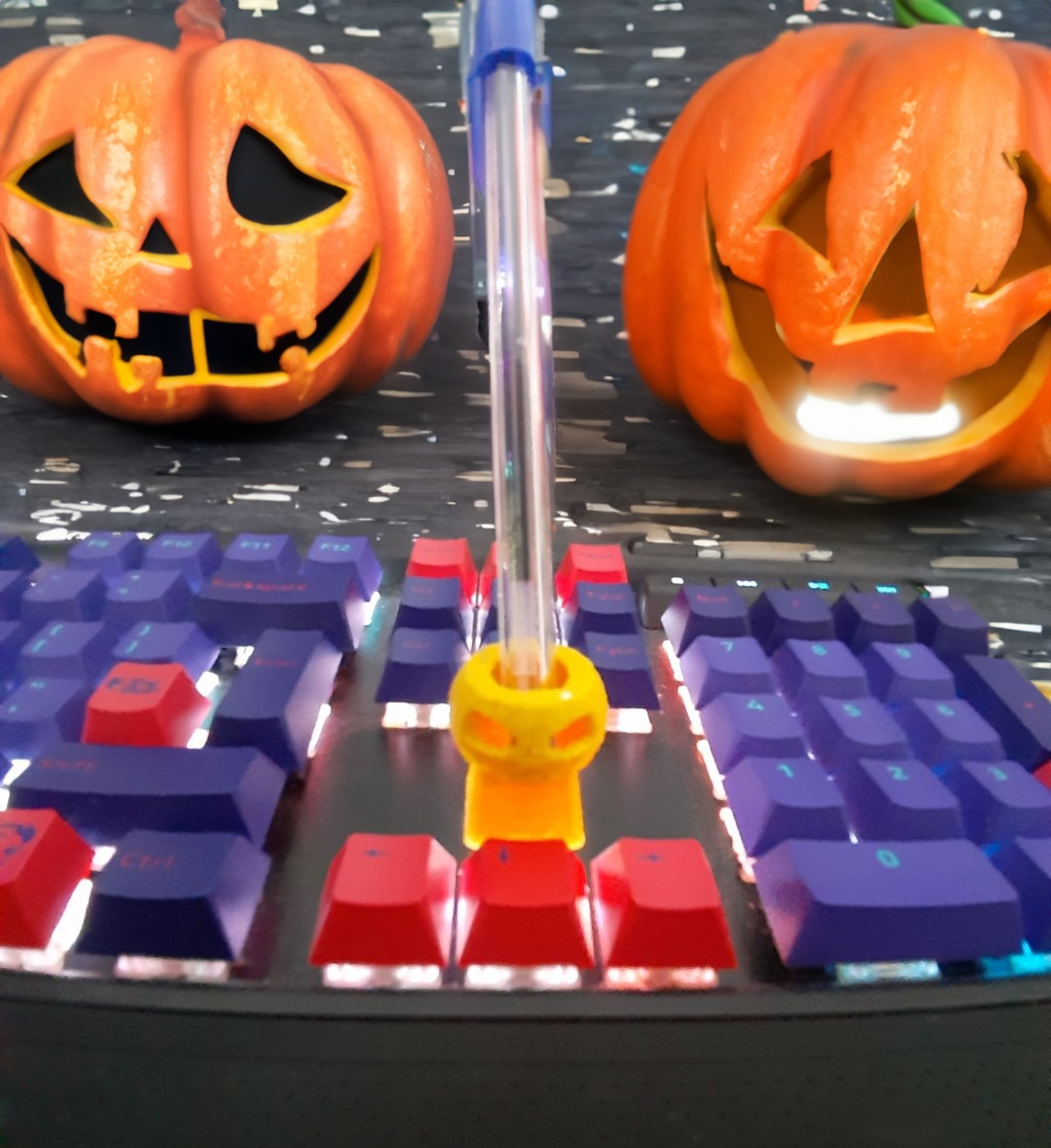 Halloween Kirsche mx Tastenkappen Jack Laterne Bleistift Halter Unterstützung petg rgb Gaming Benutzerdefiniert Tastatur Korsar Cherry MX Kürbis 3D print model - Mito3D