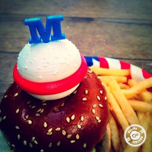 hamburger pin 4 luglio in edizione speciale casa 3d print model - Mito3D
