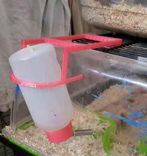 Hamster Trinker Halter Unterstützung Wasser Flasche Stand Tiere klein 3d print model - Mito3D