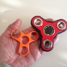hand, spinner, zwei-Farbe Spiel Freilauf hand gear 3d print model - Mito3D