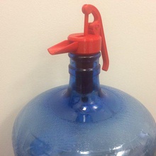 la main de pompe à eau outil des outils bouteille d'eau arrosoir poignée 3d print model - Mito3D