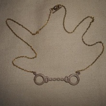menottes pendentif bijoux collier manacle l'amour 3d print model - Mito3D