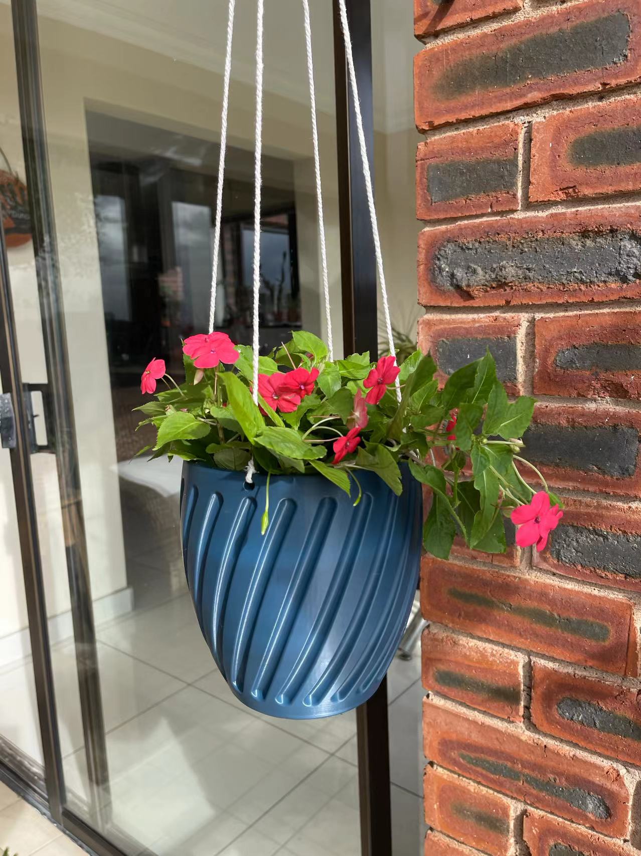 hanging pot plant planter flower 3D print model - Mito3D