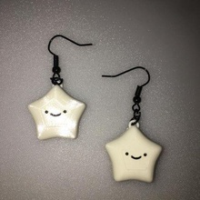 heureux étoile boucle d'oreille ornement bijoux boucles d'oreilles mignonne kawaii bff ami porte clés Collier 3d print model - Mito3D