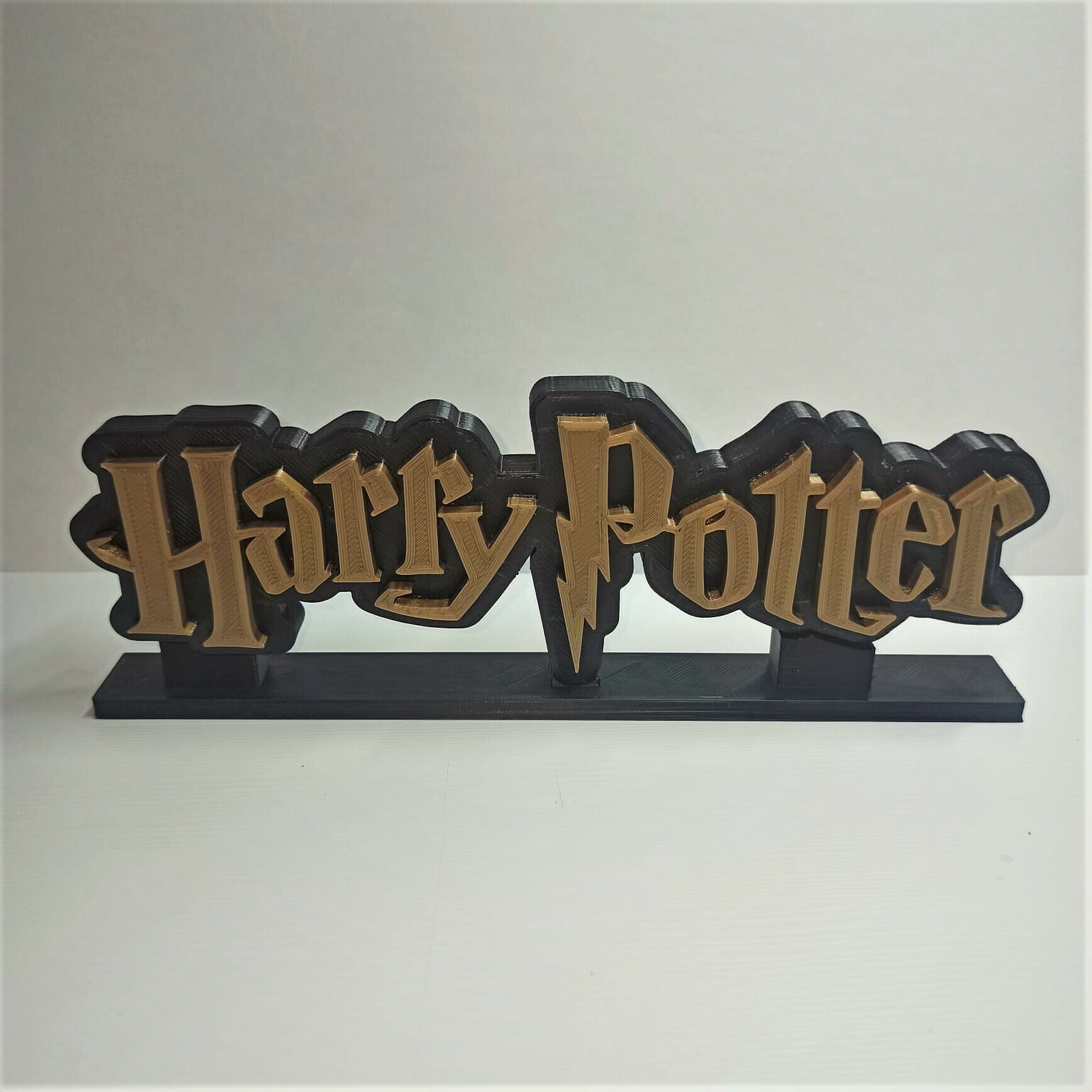 harry potier logo facile impression poudlard Serpentard Gryffondor Poufsouffle Serdaigle Hermione Rhum Draco Voldemort héritage playstation Sony ps5 ps4 Xbox nintendo Microsoft 3D print model - Mito3D