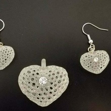 heart earring during jewelry 3d print model - Mito3D
