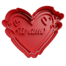 heart love cookie cutter cookie cutter cutting heart i love you valentine valentine's day