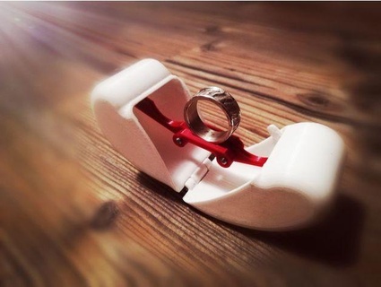 heart shaped ring holder art enagement gift 3d print model - Mito3D