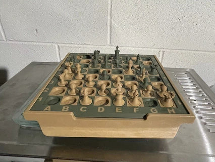 tenuto bene viaggio scacchi impostato gioco magneti tavola 3d print model - Mito3D