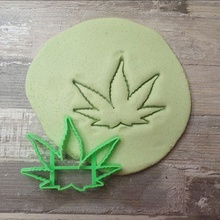 canapa foglia biscotto taglierina marijuana 3d print model - Mito3D