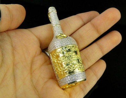 Hennessy whisky vin bouteille diamant pendentif bijoux hennessybottlediamond antique luxe rappeur hip Collier gemme saphir élégant célébrité style bling Urbain 3d print model - Mito3D