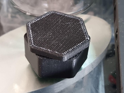 hexagonal caixa casa hexágono recipiente tampa comprimidos estanque 3d print model - Mito3D