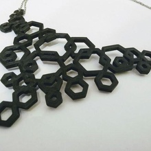 hexagonal plastrón collar Moda accesorios geométrico diseño hexágono joya joyería collares colgantes 3d print model - Mito3D