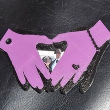 holding hands keyring love heart 3d print model - Mito3D
