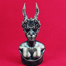 chifres a arte antiga horror scifi do busto feminino giger ornamentado 3d print model - Mito3D