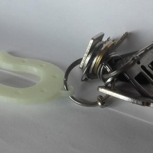 horseshoe keychains gadget key ring jewelry pendant decoration diamond treasure door happiness iron lucky 3d print model - Mito3D