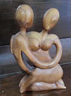 abraço estátua madeira arte 3d print model - Mito3D