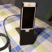 iphone 5 stand docking station gadget dock dockingstation telefono cellulare 3d print model - Mito3D