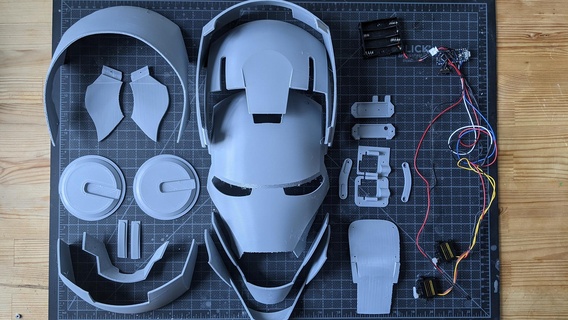 Demir adam kask mafsallı giyilebilir 3d print model - Mito3D