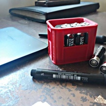 Jaba pilas gadget baterias brinquedos Toque bateria suporte vermelho 3d print model - Mito3D